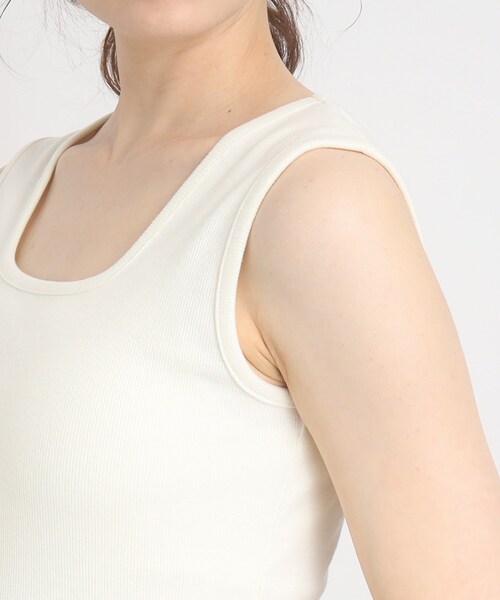 Cutie Blonde（キューティーブロンド）の「◆【旬のレイヤードコーデのお供に】スクエアネック タンクトップ（タンクトップ・レディース・ブラック/ホワイト系・01/02/03）」の17枚目の写真