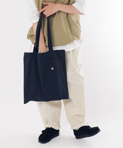 MUHET（ミュエータ）の「ポケット付きトートバッグ（トートバッグ・レディース・アイボリー/イエロー/ネイビー/グリーン・FREE）」の3枚目の写真