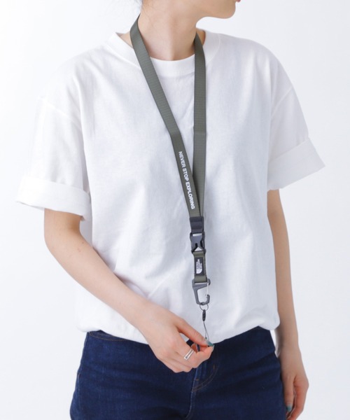 THE NORTH FACE(ザノースフェイス)の「NORTH FACE TNF Lanyard NN32120(その他小物・メンズ・ネイビー/イエロー/ピンク/オリーブ/ベージュ/ブラック・FREE)」の4枚目の写真