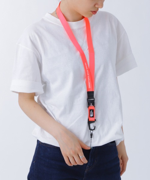THE NORTH FACE(ザノースフェイス)の「NORTH FACE TNF Lanyard NN32120(その他小物・メンズ・ネイビー/イエロー/ピンク/オリーブ/ベージュ/ブラック・FREE)」の6枚目の写真