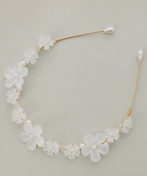 Catherine Cottage（キャサリンコテージ）の「フラワービーズカチューシャ（カチューシャ・キッズ・ホワイト・FREE）」の2枚目の写真