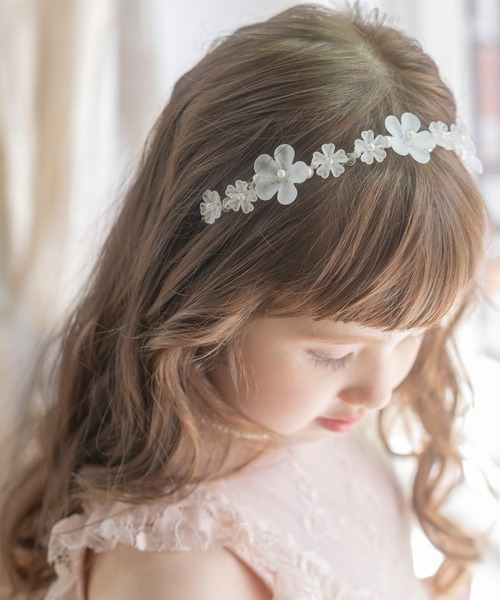 Catherine Cottage（キャサリンコテージ）の「フラワービーズカチューシャ（カチューシャ・キッズ・ホワイト・FREE）」の5枚目の写真