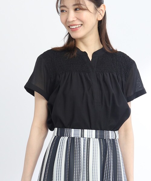 Reflect(リフレクト)の「◆【接触冷感/洗える】シャーリングシアーブラウス(シャツ/ブラウス・レディース・ブルー/ブラウン系/アイボリー/ブラック/ワインレッド・09/11/07/17/05/15 /13)」の18枚目の写真