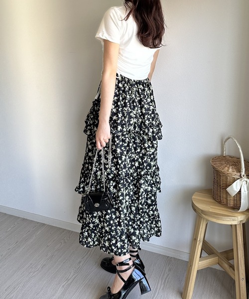 ティアードスカートコーデセット レディース服まとめ売り コーデ売り カジュアル セール】【韓国ファッション春コーデに◎】小花柄スリット入り