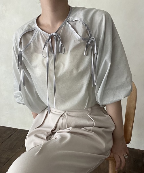 lawgy（ラウジー）の「ribbon satin sheer raglan blouse（シャツ/ブラウス・レディース・ブルー/アイボリー/オレンジ系その他・FREE）」の2枚目の写真