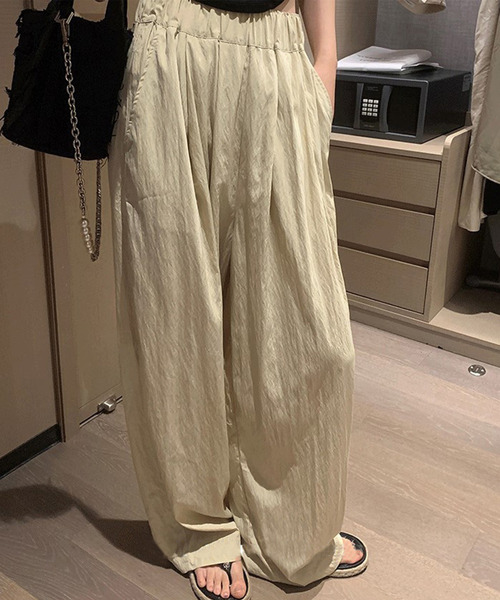 DAY CLOSET（デイ クローゼット）の「レディース ギャザーイージーワイドパンツ（その他パンツ・レディース・ベージュ/ブラック・S/M）」の2枚目の写真