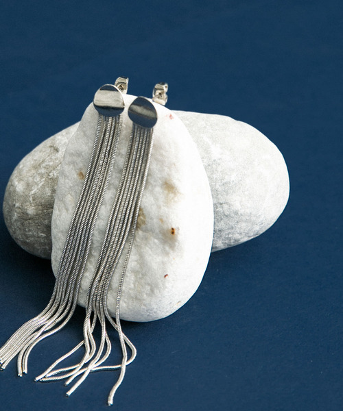 KBF（ケイビーエフ）の「ロングチェーンピアス（ピアス（両耳用）・レディース・シルバー/ゴールド・ONE）」の2枚目の写真