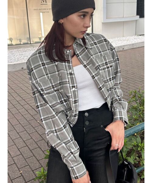 EMODA（エモダ）の「ドロストリングクロップシャツ（シャツ/ブラウス・レディース・その他/カーキ/アイボリー/ブラック・FREE）」の8枚目の写真