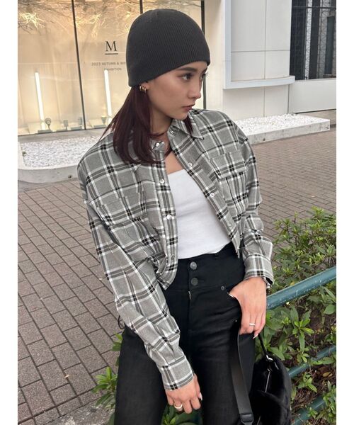 EMODA（エモダ）の「ドロストリングクロップシャツ（シャツ/ブラウス・レディース・その他/カーキ/アイボリー/ブラック・FREE）」の9枚目の写真