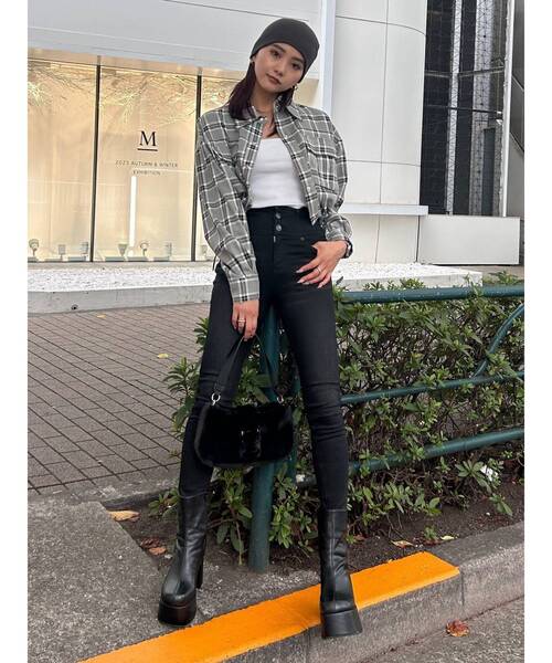 EMODA（エモダ）の「ドロストリングクロップシャツ（シャツ/ブラウス・レディース・その他/カーキ/アイボリー/ブラック・FREE）」の11枚目の写真