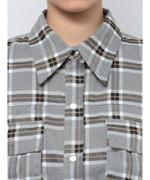 EMODA（エモダ）の「ドロストリングクロップシャツ（シャツ/ブラウス・レディース・その他/カーキ/アイボリー/ブラック・FREE）」の17枚目の写真