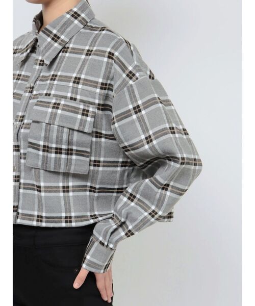 EMODA（エモダ）の「ドロストリングクロップシャツ（シャツ/ブラウス・レディース・その他/カーキ/アイボリー/ブラック・FREE）」の18枚目の写真