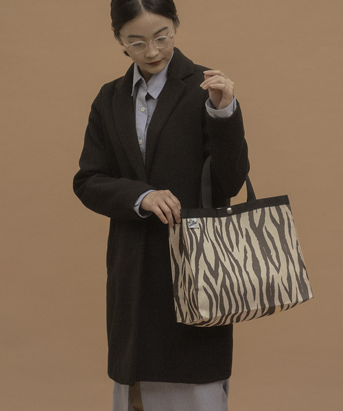 Drifter(ドリフター)の「PAPER BAG TOTE M/ペーパーバッグトートM(トートバッグ・レディース・ブラック/ダークグリーン/レオパード/ゼブラ/ブルー・FREE)」の5枚目の写真