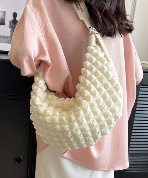 florist（フローリスト）の「【2WAY】レザーショルダー×ぽこぽこポップコーンのハーフムーンバッグ/メッセンジャーバッグ/ショルダーバッグ（メッセンジャーバッグ・レディース・ブラック/オフホワイト/グリーン・FREE）」の5枚目の写真