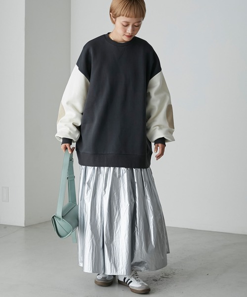forksy.（フォルクシー）の「【forksy.】バイカラーエルボーパッチスリーブ裏起毛スウェット（スウェット・レディース・ネイビー/オートミール/スミクロ・FREE）」の9枚目の写真