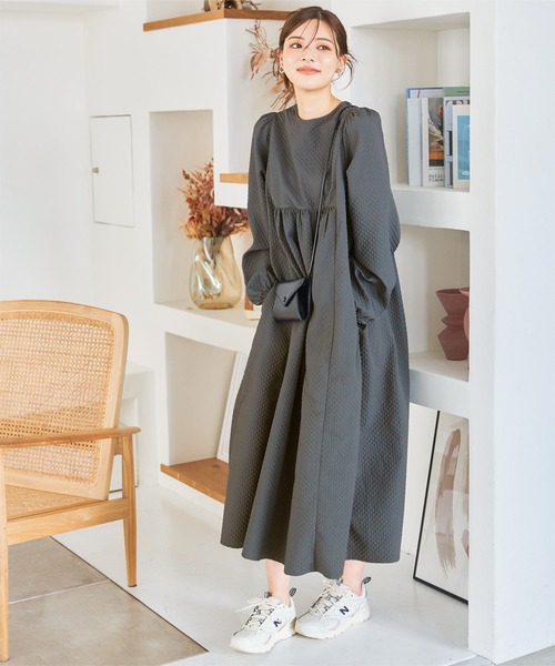 KOBE LETTUCE(コウベレタス)の「ボリュームスリーブジャガードワンピース(ワンピース・レディース・ホワイト系/ブラック/チャコール・FREE)」の3枚目の写真