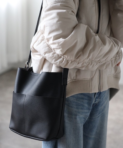 【グッシオベーシック】レザー風 Wポケット ショルダーバッグ 長さ調節（ショルダーバッグ）｜GUSCIO（グッシオ）