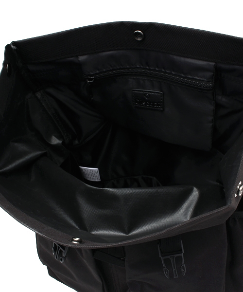 DISCOAT（ディスコート）の「【Discoat】フラップ金具リュック（バックパック/リュック・レディース・ブラック/ホワイト/グレー・ﾌﾘ-）」の10枚目の写真