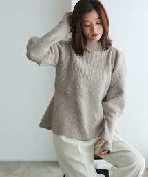 ふんわりウォッシャブルサムホールペプラムニット