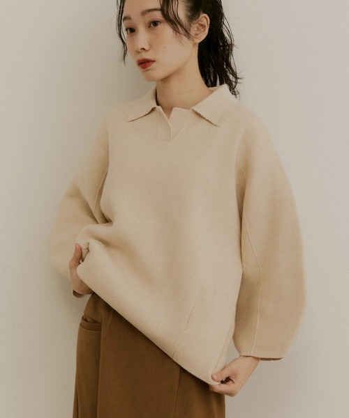 moi tytto（モイテュット）の「ボリュームスリーブニットポロ（ポロシャツ・レディース・ナチュラル/ベージュ/ブラウン・MEDIUM/SMALL）」の3枚目の写真