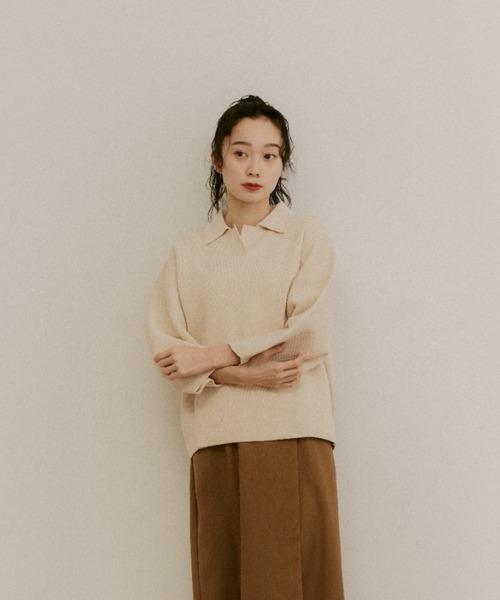 moi tytto（モイテュット）の「ボリュームスリーブニットポロ（ポロシャツ・レディース・ナチュラル/ベージュ/ブラウン・MEDIUM/SMALL）」の8枚目の写真