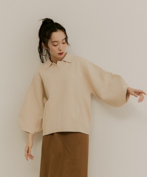 moi tytto（モイテュット）の「ボリュームスリーブニットポロ（ポロシャツ・レディース・ナチュラル/ベージュ/ブラウン・MEDIUM/SMALL）」の6枚目の写真