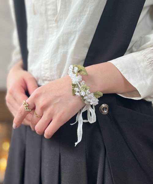 m.soeur(エムスール)の「ヤマゴボウとリーフのブレスレット(ブレスレット・レディース・グリーン・FREE)」の1枚目の写真