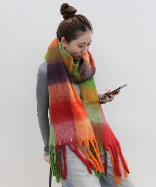 TITE IN THE STORE（ティテ　インザ　ストア）の「チェック柄ボリュームマフラー（ストール/ショール・レディース・オレンジ/ピンク・フリー）」の3枚目の写真