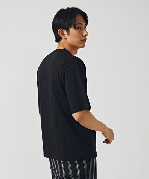 EDIFICE（エディフィス）の「16ゲージ シルクミックス プレーティングニットTシャツ（ニット/セーター・メンズ・ブラック/ホワイト・MEDIUM/LARGE）」の9枚目の写真