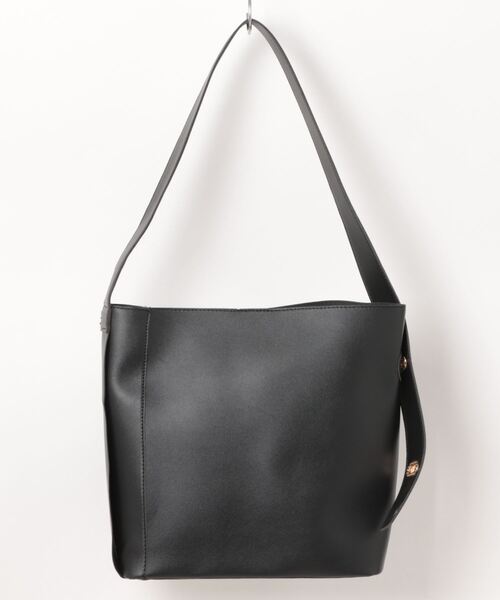 Q（キュー）の「フェイクレザーバケットバッグ（トートバッグ・レディース・キャメル/ブラック・MEDIUM）」の6枚目の写真