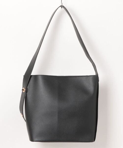 Q（キュー）の「フェイクレザーバケットバッグ（トートバッグ・レディース・キャメル/ブラック・MEDIUM）」の5枚目の写真