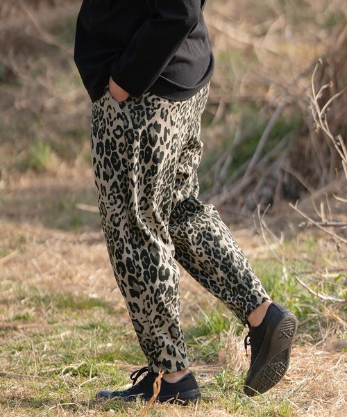 CAMBIO(カンビオ)の「mp12068- Leopard Print Sweat Balloon Pants バルーンパンツ(その他パンツ・メンズ・オリーブ/ベージュ/チャコール・S/M/L)」の4枚目の写真