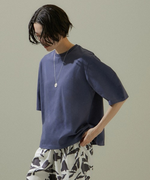 SALON adam et rope'（サロン アダム エ ロペ）の「【WEB限定】フォルムスリーブクルーネックTシャツ【接触冷感・UVケア】（Tシャツ/カットソー・レディース・ブラック/ブルー系その他4/ブラウン系その他2/ホワイト/チャコールグレー/ホワイト系その他2・FREE）」の6枚目の写真