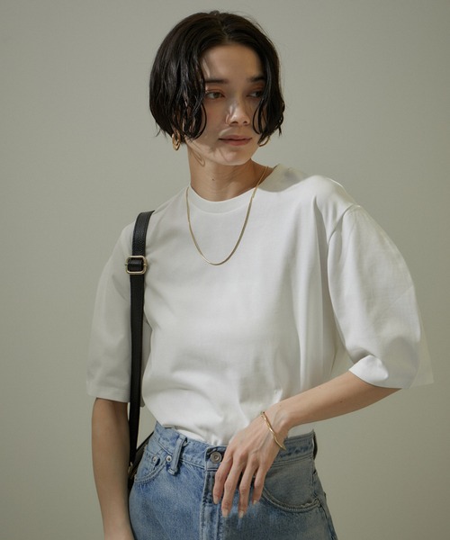 SALON adam et rope'（サロン アダム エ ロペ）の「【WEB限定】フォルムスリーブクルーネックTシャツ【接触冷感・UVケア】（Tシャツ/カットソー・レディース・ブラック/ブルー系その他4/ブラウン系その他2/ホワイト/チャコールグレー/ホワイト系その他2・FREE）」の17枚目の写真