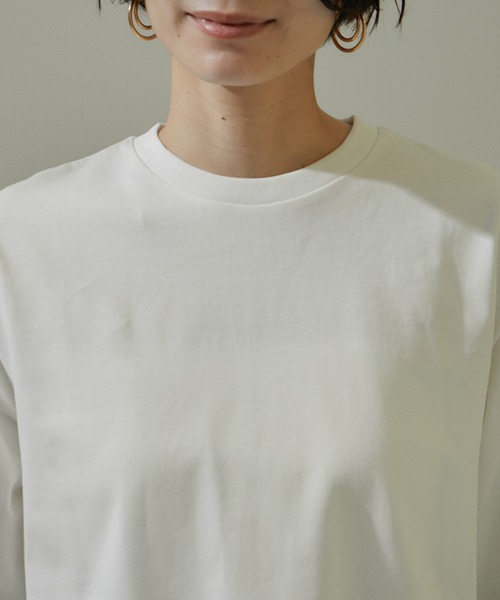 SALON adam et rope'（サロン アダム エ ロペ）の「【WEB限定】フォルムスリーブクルーネックTシャツ【接触冷感・UVケア】（Tシャツ/カットソー・レディース・ブラック/ブルー系その他4/ブラウン系その他2/ホワイト/チャコールグレー/ホワイト系その他2・FREE）」の13枚目の写真