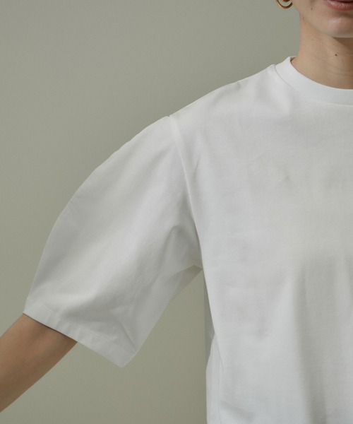 SALON adam et rope'（サロン アダム エ ロペ）の「【WEB限定】フォルムスリーブクルーネックTシャツ【接触冷感・UVケア】（Tシャツ/カットソー・レディース・ブラック/ブルー系その他4/ブラウン系その他2/ホワイト/チャコールグレー/ホワイト系その他2・FREE）」の14枚目の写真