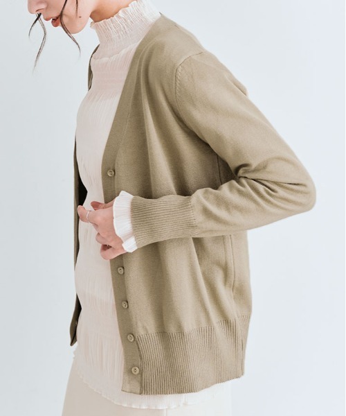 kirakiraShop(キラキラショップ)の「Vネック ショート ベーシック ニット カーディガン(カーディガン/ボレロ・レディース・チャコール/レッド/アイボリー/ブラック/オフホワイト/杢グレー/ネイビー/ベージュ/ダークグリーン/ライトブルー/ブルー/ラベンダー・FREE)」の6枚目の写真