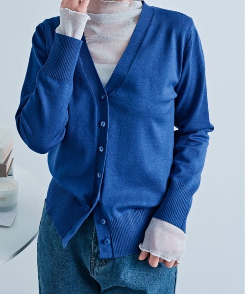 kirakiraShop(キラキラショップ)の「Vネック ショート ベーシック ニット カーディガン(カーディガン/ボレロ・レディース・チャコール/レッド/アイボリー/ブラック/オフホワイト/杢グレー/ネイビー/ベージュ/ダークグリーン/ライトブルー/ブルー/ラベンダー・FREE)」の10枚目の写真