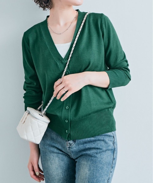 kirakiraShop(キラキラショップ)の「Vネック ショート ベーシック ニット カーディガン(カーディガン/ボレロ・レディース・チャコール/レッド/アイボリー/ブラック/オフホワイト/杢グレー/ネイビー/ベージュ/ダークグリーン/ライトブルー/ブルー/ラベンダー・FREE)」の7枚目の写真