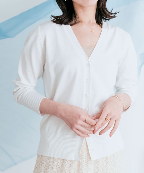 kirakiraShop(キラキラショップ)の「Vネック ショート ベーシック ニット カーディガン(カーディガン/ボレロ・レディース・チャコール/レッド/アイボリー/ブラック/オフホワイト/杢グレー/ネイビー/ベージュ/ダークグリーン/ライトブルー/ブルー/ラベンダー・FREE)」の22枚目の写真