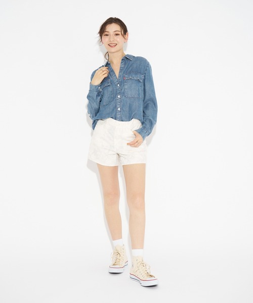 Levi's(リーバイス)の「Levi's/リーバイス WELLTHREAD(R) 80S MOM ショートパンツ ホワイト ABSTRACT INDIGO(デニムパンツ・レディース・マルチ・23inch/24inch/25inch/26inch/27inch/28inch)」の5枚目の写真