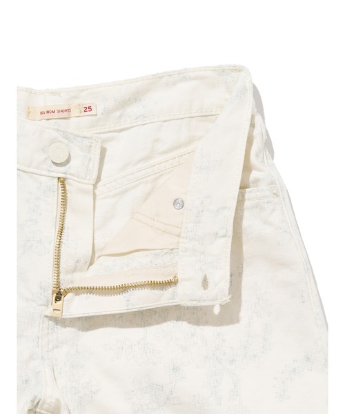 Levi's(リーバイス)の「Levi's/リーバイス WELLTHREAD(R) 80S MOM ショートパンツ ホワイト ABSTRACT INDIGO(デニムパンツ・レディース・マルチ・23inch/24inch/25inch/26inch/27inch/28inch)」の12枚目の写真