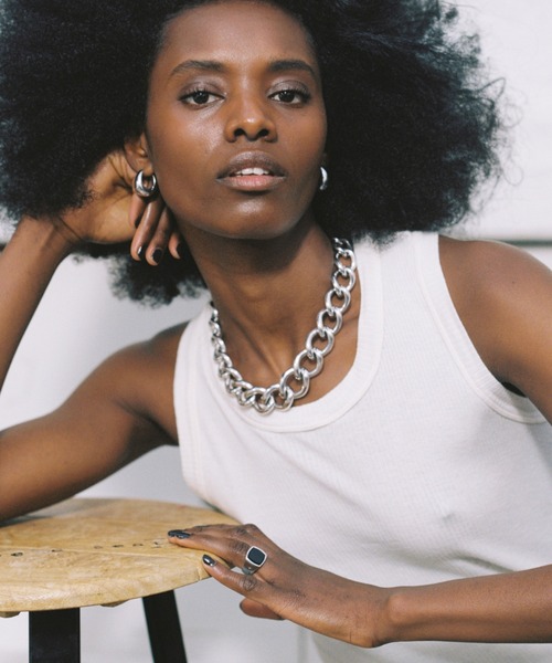 TOM WOOD（トムウッド）の「【TOMWOOD(トムウッド)】Cushion Black Onyx シルバーリング ブラック スクエア 指輪（リング・レディース・シルバー・48/50/52/54/56）」の9枚目の写真