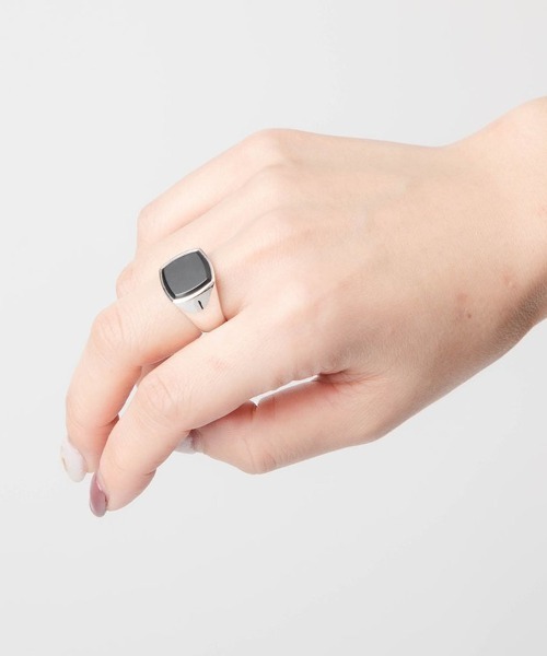 TOM WOOD（トムウッド）の「【TOMWOOD(トムウッド)】Cushion Black Onyx シルバーリング ブラック スクエア 指輪（リング・レディース・シルバー・48/50/52/54/56）」の21枚目の写真