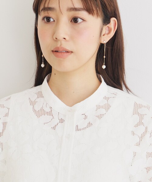 index(インデックス)の「◆フラワーレースバンドカラーショートシャツ【洗濯機洗い可】(シャツ/ブラウス・レディース・オフホワイト/ブラック・38/42/36/40)」の5枚目の写真