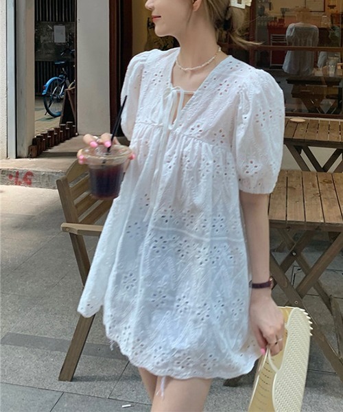 gossip！ロサンゼルス（ゴシップロサンゼルス）の「Y2K 総レースパフスリーブ　Vネックブラウス（Tシャツ/カットソー・レディース・ホワイト・FREE）」の2枚目の写真