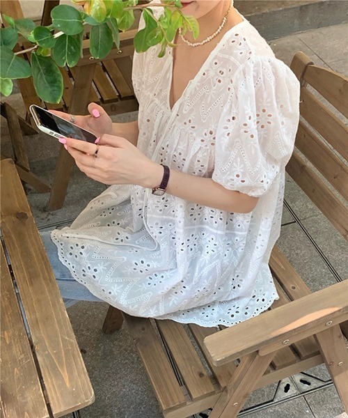 gossip！ロサンゼルス（ゴシップロサンゼルス）の「Y2K 総レースパフスリーブ　Vネックブラウス（Tシャツ/カットソー・レディース・ホワイト・FREE）」の5枚目の写真