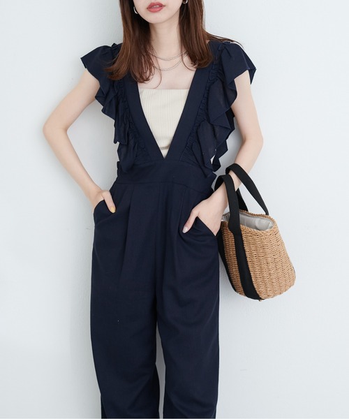 natural couture(ナチュラルクチュール)の「麻レーヨンオーバーオール(サロペット/オーバーオール・レディース・ネイビー/ライトベージュ/キャメル・MEDIUM/LARGE)」の17枚目の写真