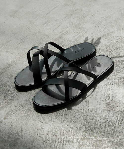 coen（コーエン）の「クロスストラップフラットサンダル（WEB限定サイズ）（サンダル・レディース・シルバー/ブラック・24.5cm/23.5cm/22.5cm）」の9枚目の写真