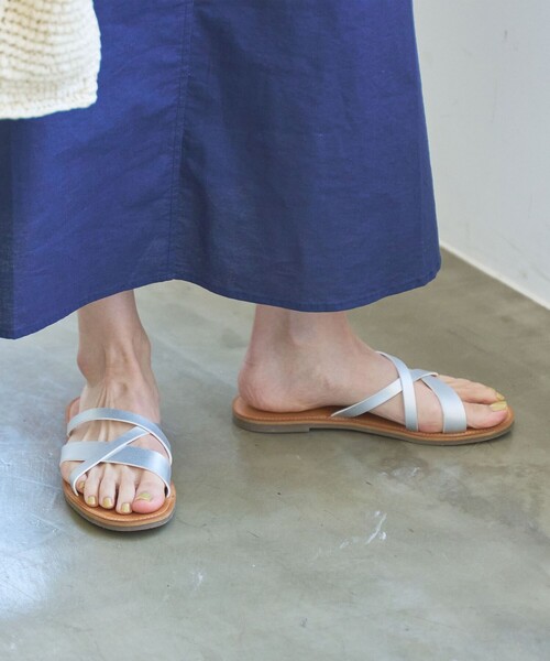 coen（コーエン）の「クロスストラップフラットサンダル（WEB限定サイズ）（サンダル・レディース・シルバー/ブラック・24.5cm/23.5cm/22.5cm）」の14枚目の写真